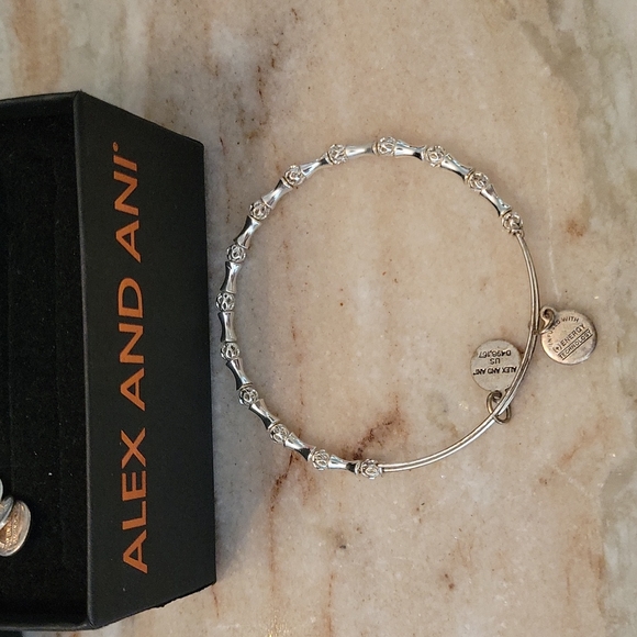 Set of 3 Alex and Ani Bracelets in Gift Box - Picture 4 of 7